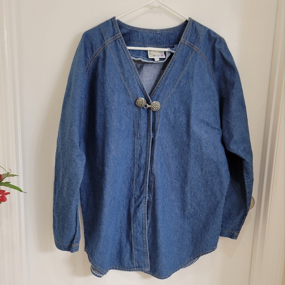 Chambray shacket sz 14 decorative button clasp